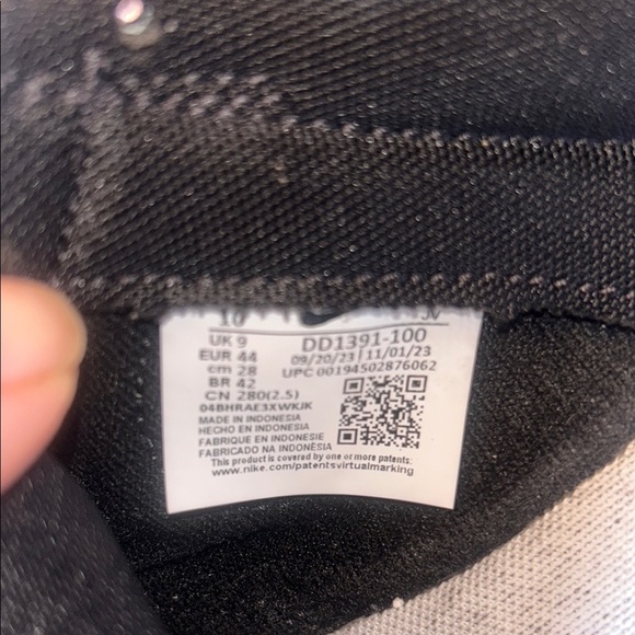 Nike Black and White Men's Sneakers - Picture 6 of 6